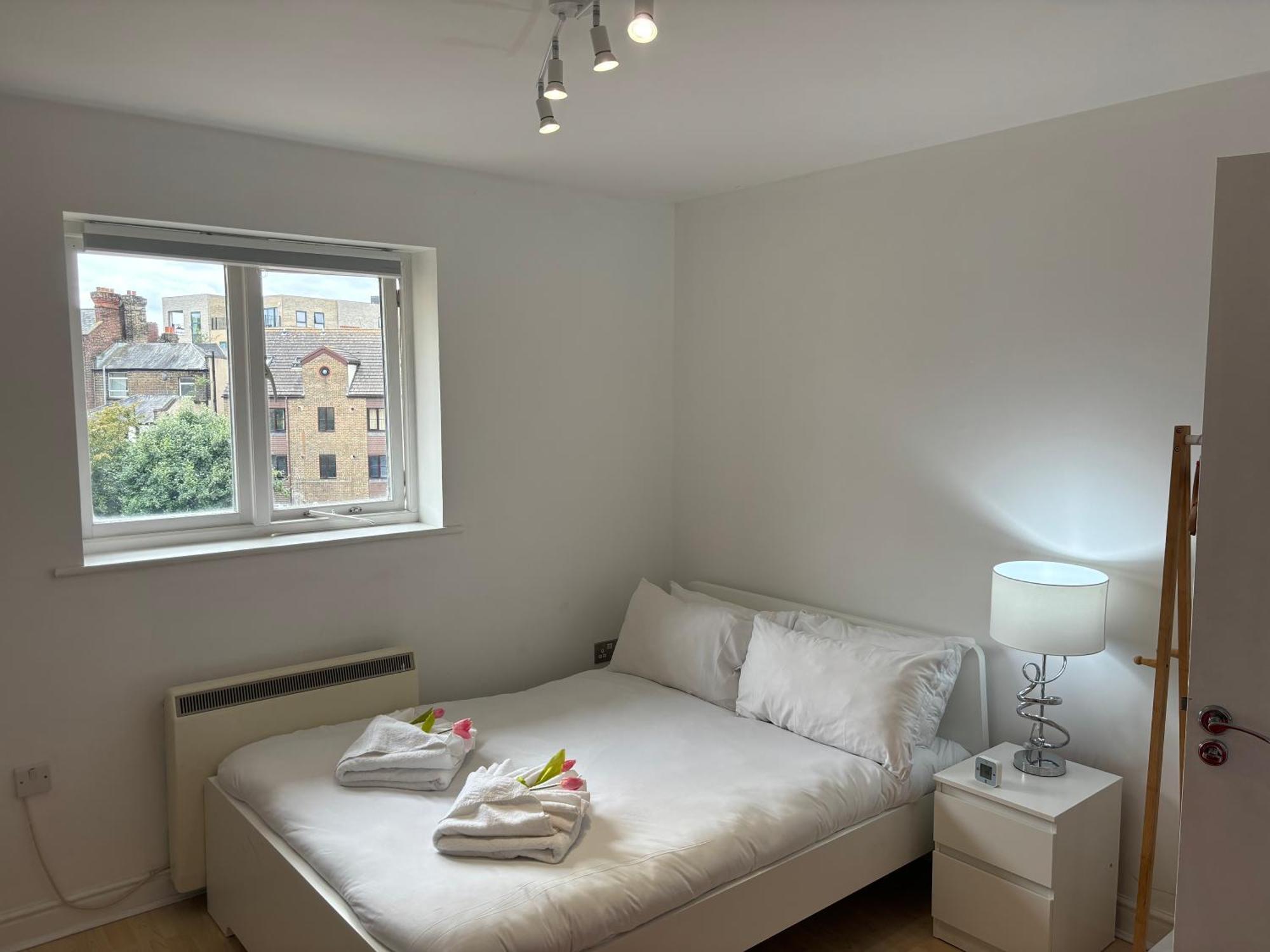 Apartment Skyline Haven - Modern 2B, Parking, Wifi & 4Ktv London
