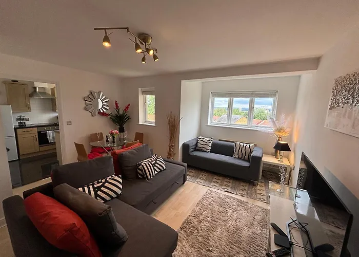 Skyline Haven - Modern 2Br Free Parking & 4Ktv
