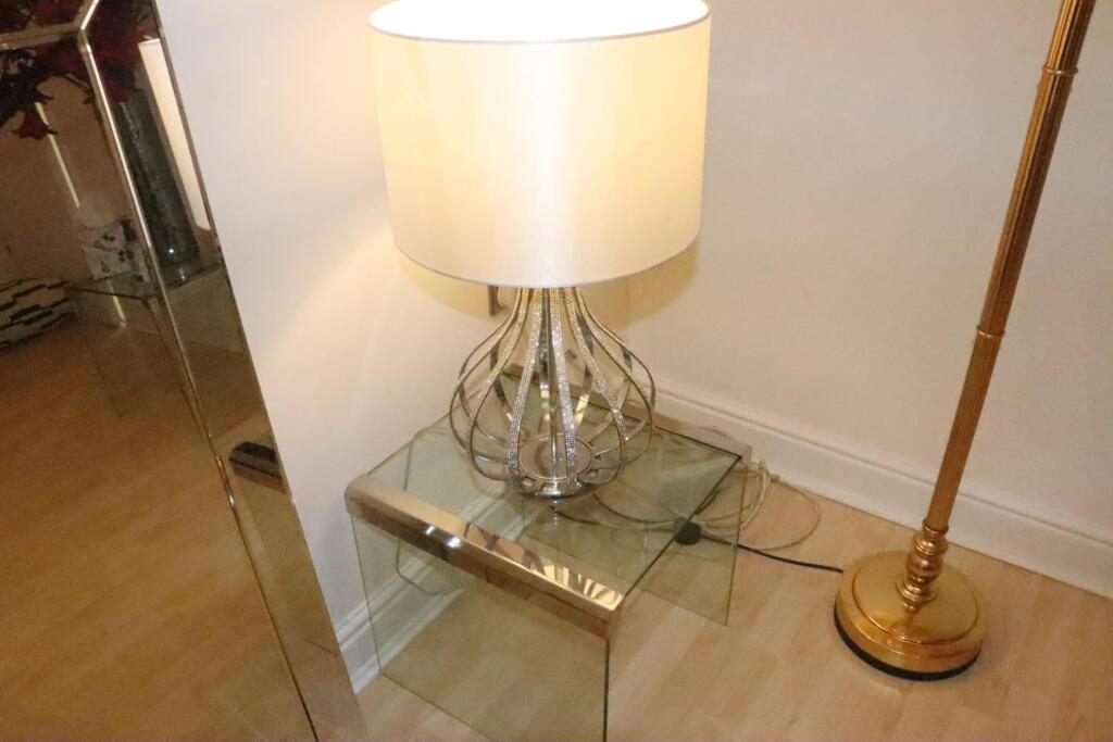 Apartamento Skyline Haven - Modern 2br Free Parking & 4ktv Londres