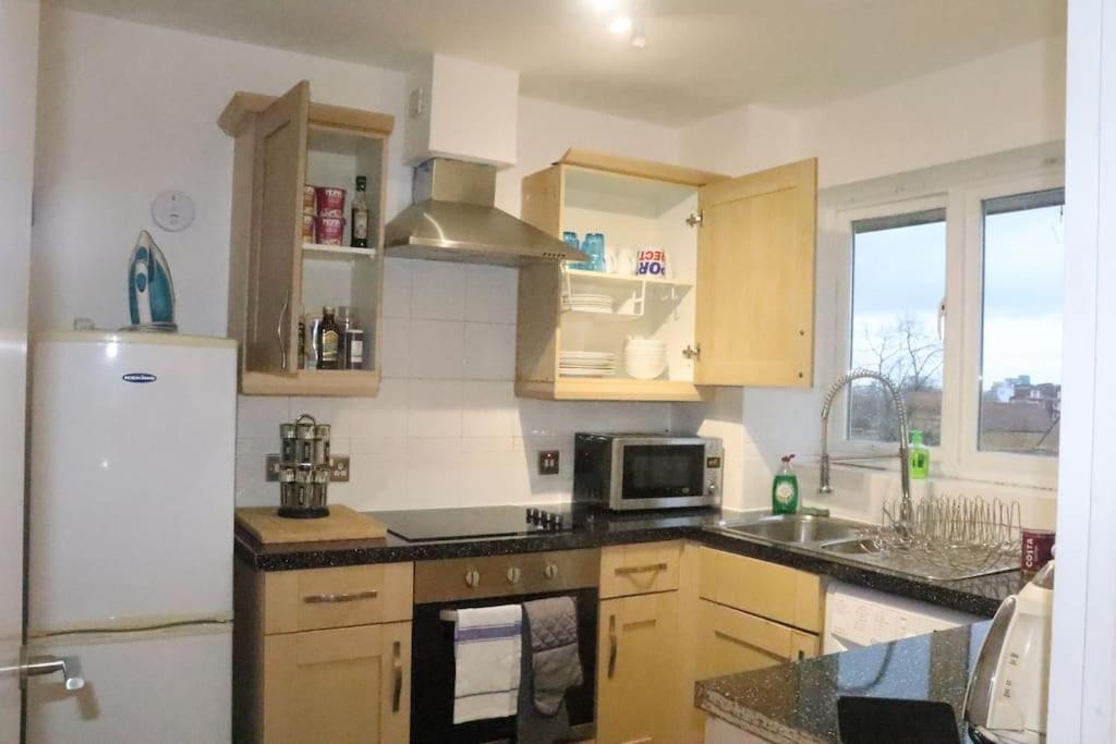 Skyline Haven - Modern 2br Free Parking & 4ktv Apartamento Londres