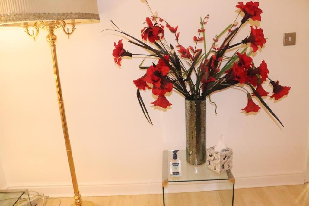 Skyline Haven - Modern 2br Free Parking & 4ktv Apartamento