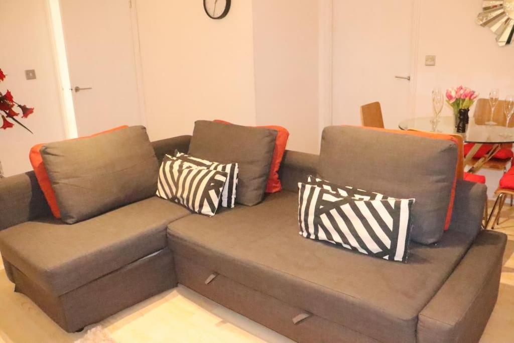 Skyline Haven - Modern 2br Free Parking & 4ktv *
