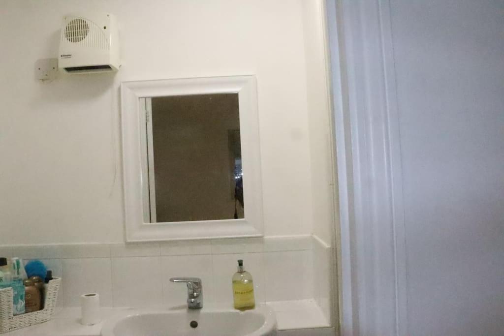 Skyline Haven - Modern 2br Free Parking & 4ktv Apartamento