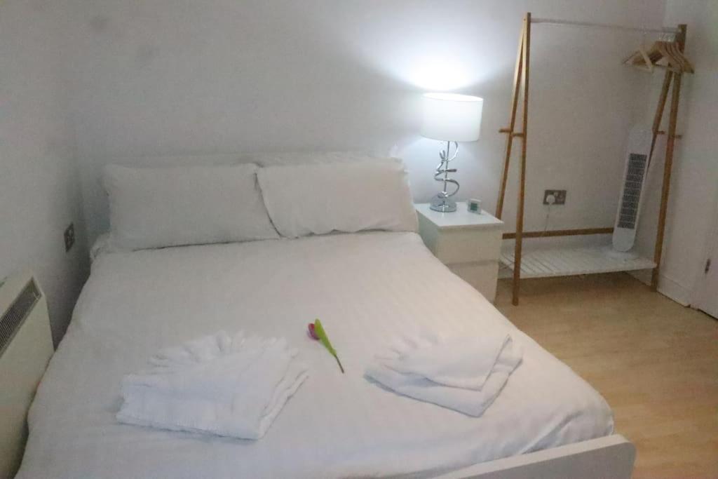 Skyline Haven - Modern 2br Free Parking & 4ktv *