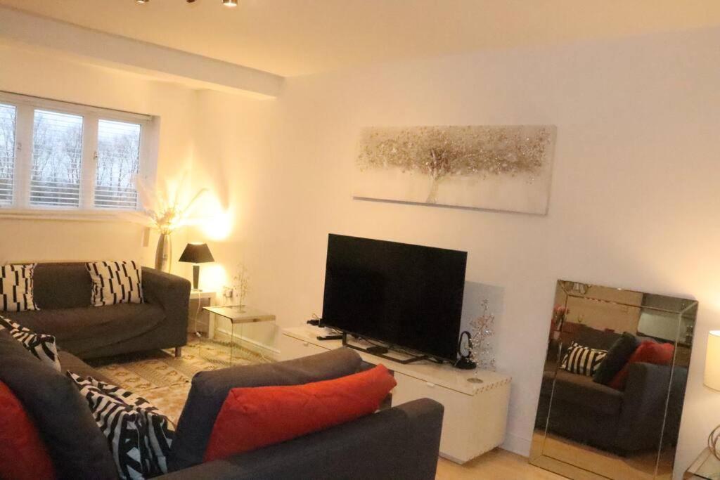 Skyline Haven - Modern 2br Free Parking & 4ktv Apartamento *