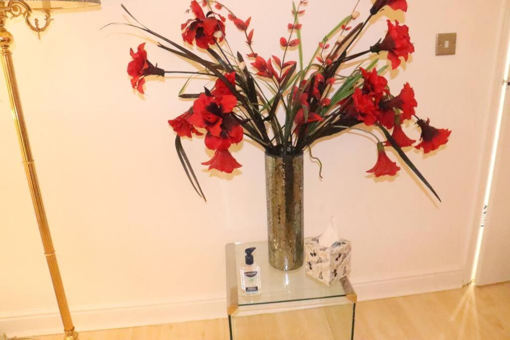 Apartamento Skyline Haven - Modern 2br Free Parking & 4ktv