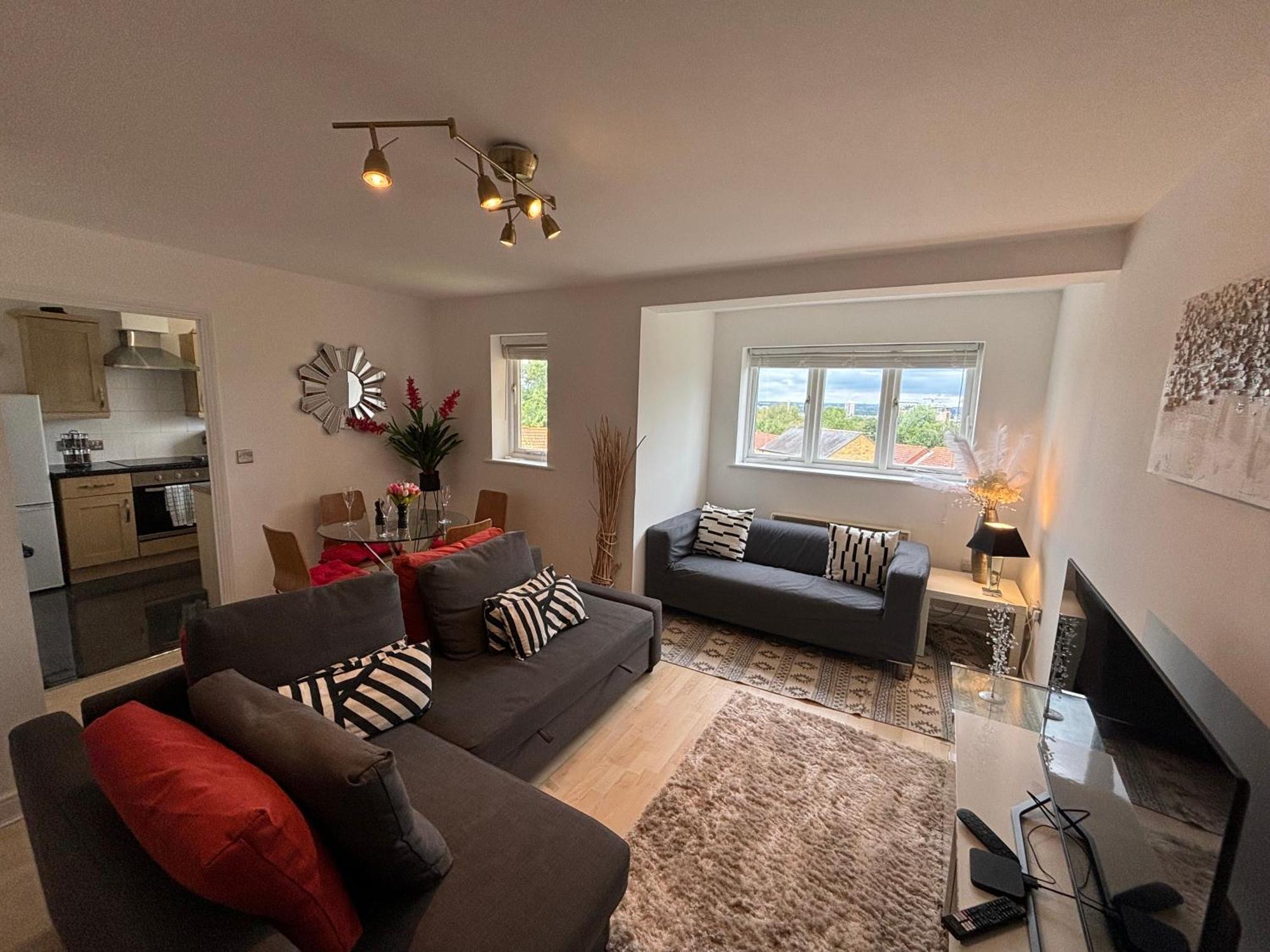 Skyline Haven - Modern 2br Free Parking & 4ktv