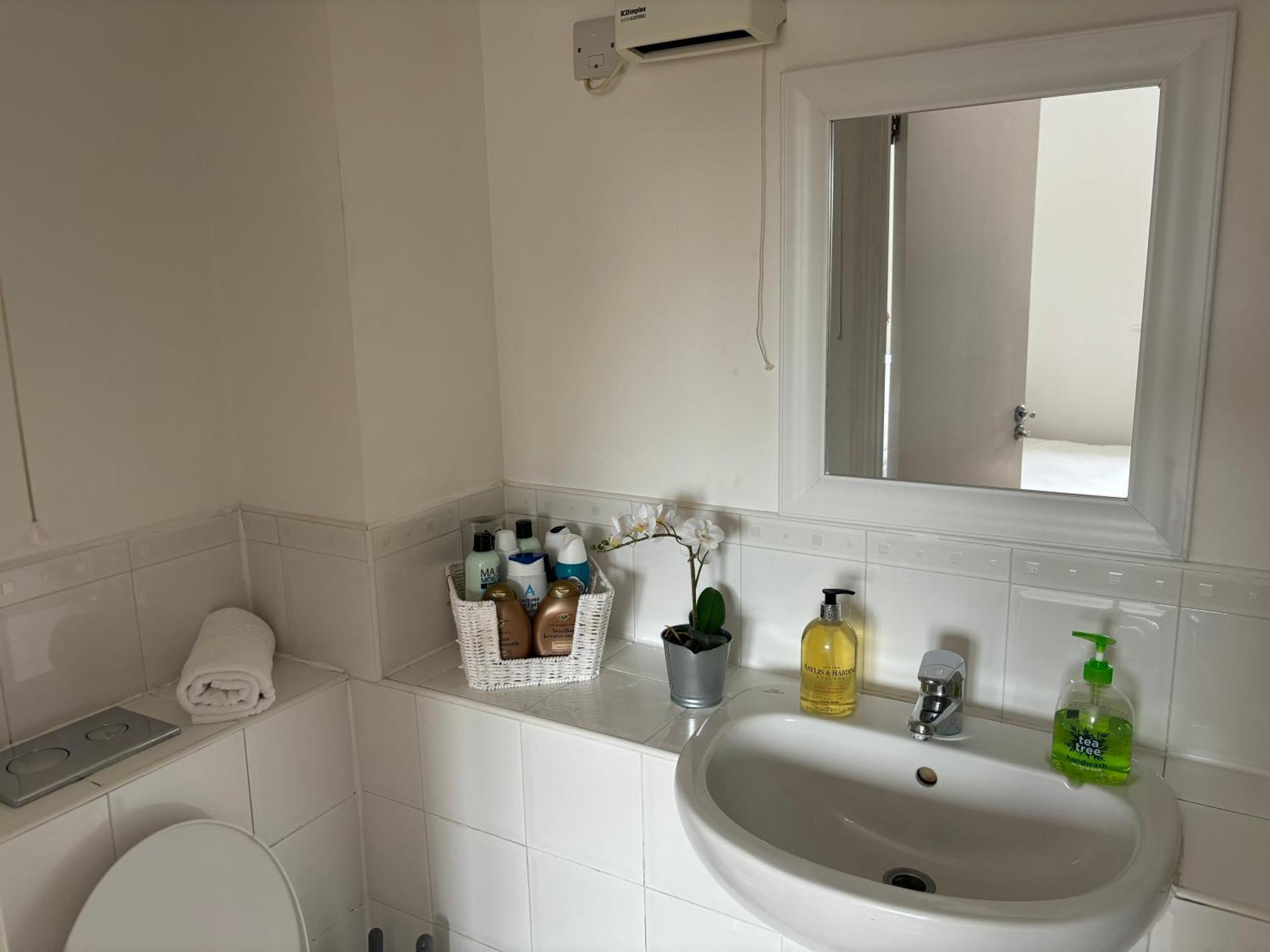 Apartamento Skyline Haven - Modern 2br Free Parking & 4ktv *
