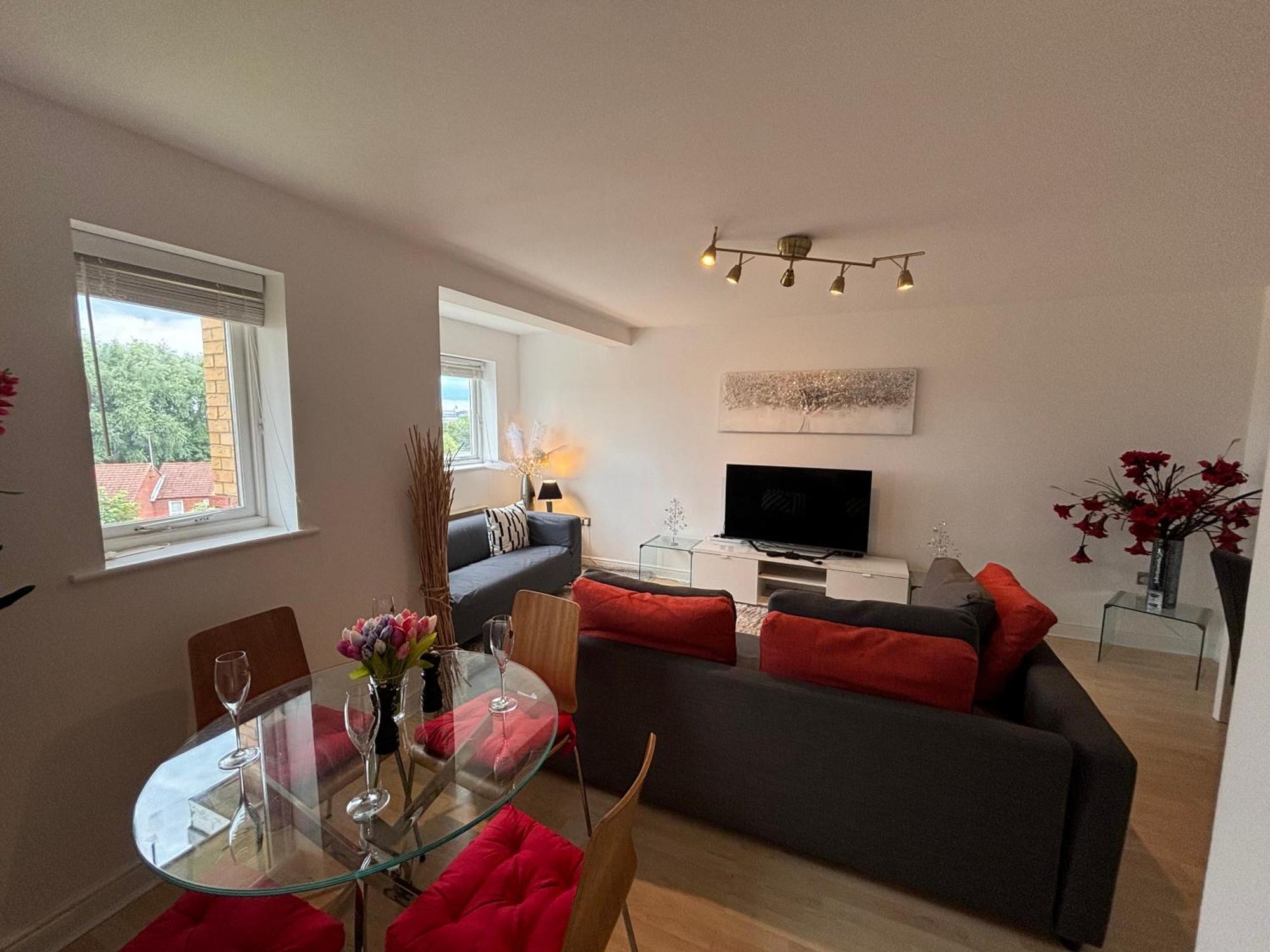 Skyline Haven - Modern 2br Free Parking & 4ktv Apartamento